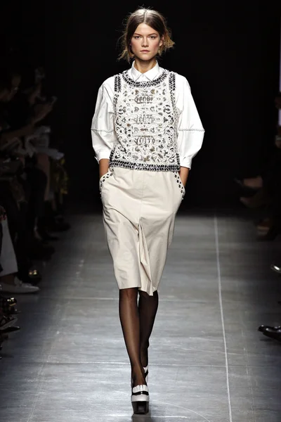Look 12